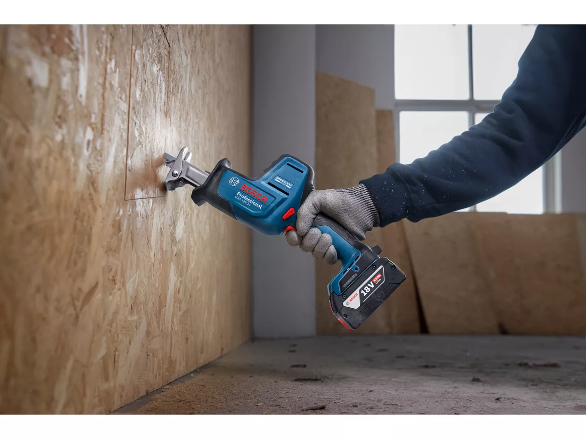 Scie sabre sans fil GSA 18V-24 Professional Solo